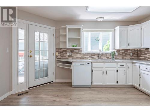 1108 14 Avenue Unit# 134, Vernon, BC - Indoor Photo Showing Kitchen With Double Sink