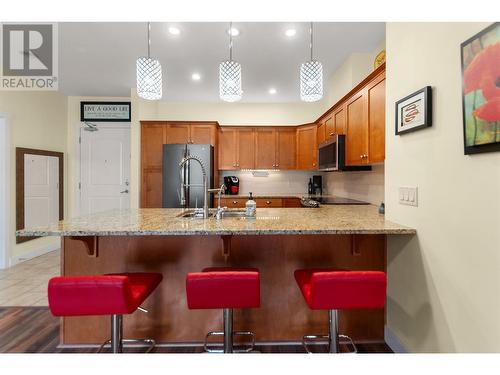 2210 Upper Sundance Drive Unit# 1306, West Kelowna, BC - Indoor Photo Showing Kitchen With Upgraded Kitchen