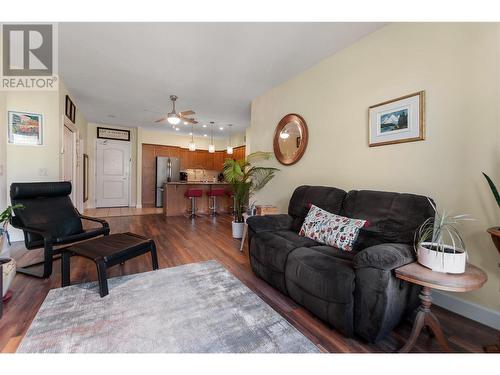 2210 Upper Sundance Drive Unit# 1306, West Kelowna, BC - Indoor Photo Showing Living Room