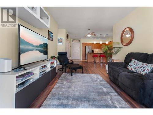 2210 Upper Sundance Drive Unit# 1306, West Kelowna, BC - Indoor Photo Showing Living Room