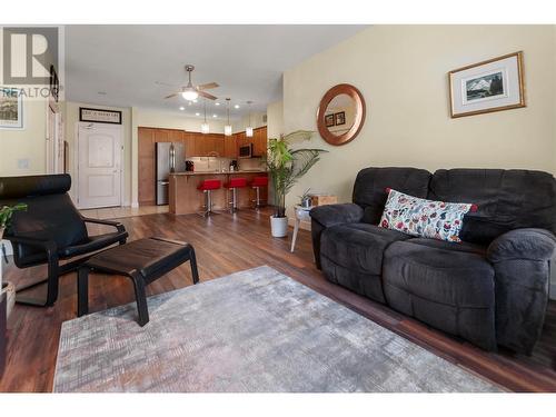 2210 Upper Sundance Drive Unit# 1306, West Kelowna, BC - Indoor Photo Showing Living Room