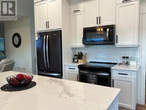 927 9Th Avenue, Vernon, BC - Indoor Photo Showing Kitchen