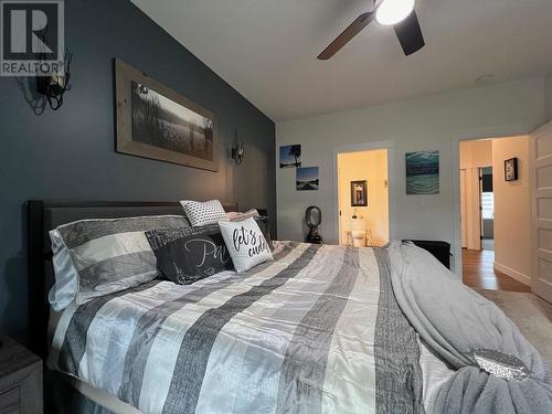 927 9Th Avenue, Vernon, BC - Indoor Photo Showing Bedroom