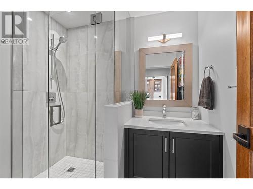 250 Marina Way Unit# 701, Penticton, BC - Indoor Photo Showing Bathroom