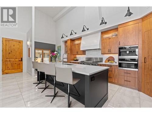 250 Marina Way Unit# 701, Penticton, BC - Indoor Photo Showing Kitchen