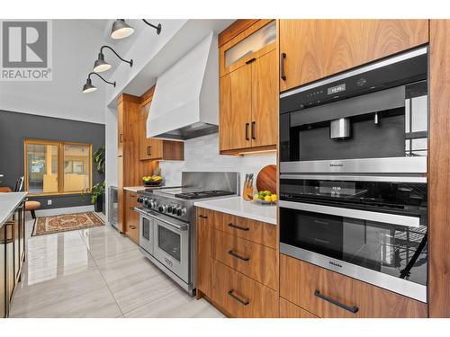 250 Marina Way Unit# 701, Penticton, BC - Indoor Photo Showing Kitchen