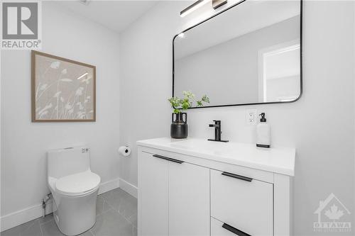 8 Melville Drive, Ottawa, ON - Indoor Photo Showing Bathroom