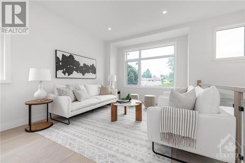 8 Melville Drive, Ottawa, ON - Indoor Photo Showing Living Room