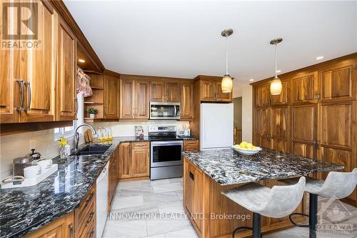 136 Patterson Crescent, Lanark, ON - Indoor Photo Showing Kitchen With Double Sink With Upgraded Kitchen