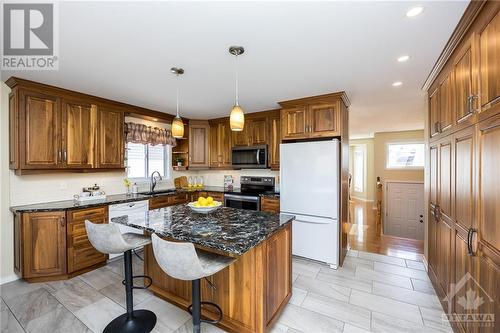 136 Patterson Crescent, Carleton Place, ON - Indoor Photo Showing Kitchen