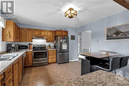 11473 Lakeshore Drive, Iroquois, ON - Indoor Photo Showing Kitchen