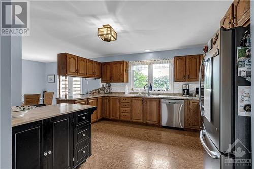 11473 Lakeshore Drive, Iroquois, ON - Indoor Photo Showing Kitchen With Double Sink