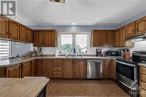 11473 Lakeshore Drive, Iroquois, ON - Indoor Photo Showing Kitchen With Double Sink