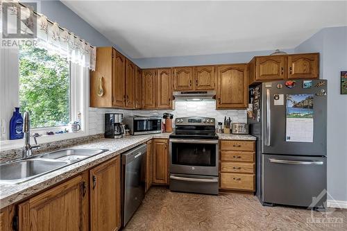 11473 Lakeshore Drive, Iroquois, ON - Indoor Photo Showing Kitchen With Double Sink