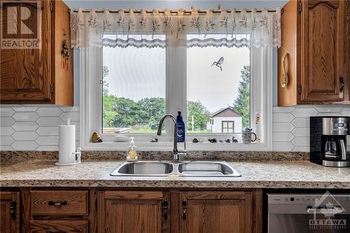 11473 Lakeshore Drive, Iroquois, ON - Indoor Photo Showing Kitchen With Double Sink