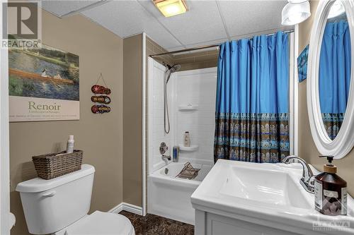 11473 Lakeshore Drive, Iroquois, ON - Indoor Photo Showing Bathroom