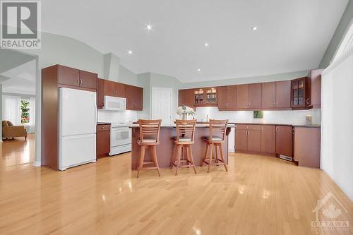 4218 Green Gables Lane, Ottawa, ON - Indoor Photo Showing Kitchen