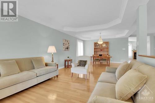 4218 Green Gables Lane, Ottawa, ON - Indoor Photo Showing Living Room