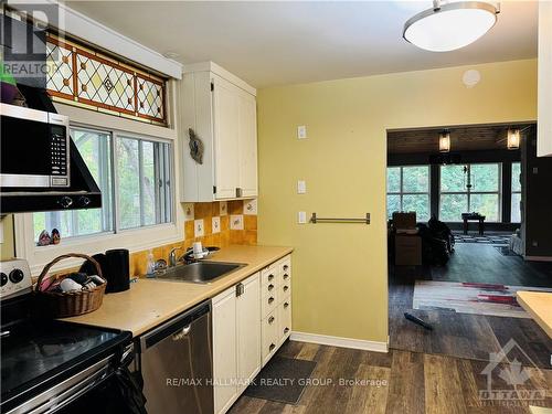 540 River Road, Ottawa, ON - Indoor Photo Showing Kitchen