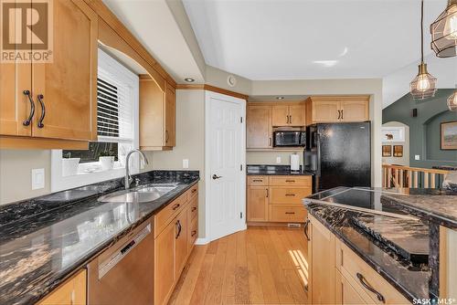 21 Mccrimmon Crescent, Blackstrap Shields, SK - Indoor Photo Showing Kitchen With Double Sink