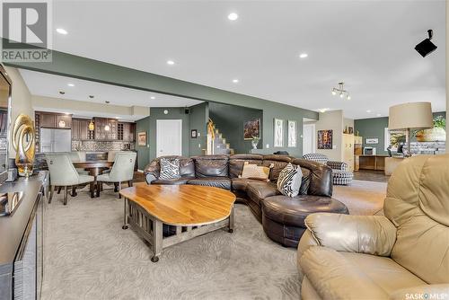 21 Mccrimmon Crescent, Blackstrap Shields, SK - Indoor Photo Showing Living Room