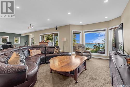 21 Mccrimmon Crescent, Blackstrap Shields, SK - Indoor Photo Showing Living Room