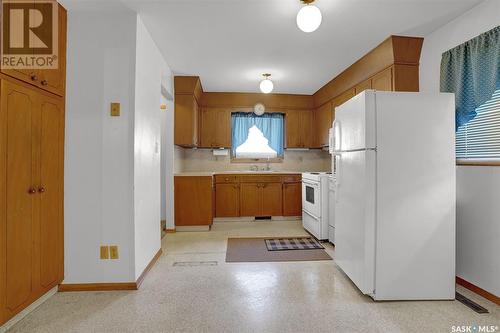 31 Mcmurchy Avenue, Regina, SK - Indoor Photo Showing Kitchen With Double Sink