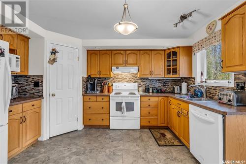 515 6Th Street N, Martensville, SK - Indoor Photo Showing Kitchen With Double Sink