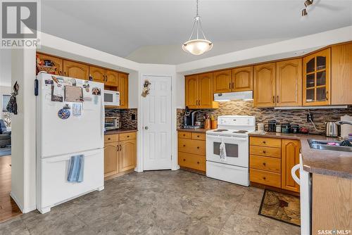 515 6Th Street N, Martensville, SK - Indoor Photo Showing Kitchen