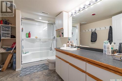 515 6Th Street N, Martensville, SK - Indoor Photo Showing Bathroom