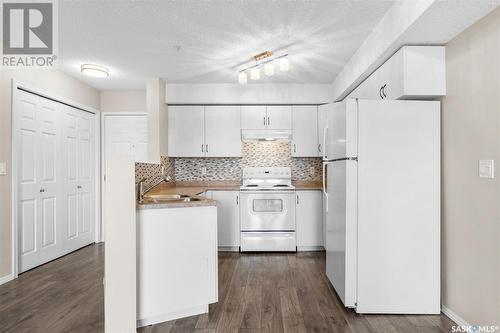 111 303 Lowe Road, Saskatoon, SK - Indoor Photo Showing Kitchen With Double Sink