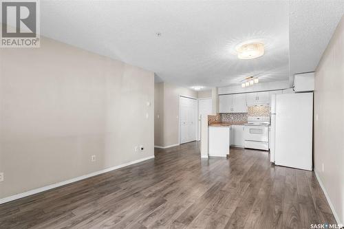 111 303 Lowe Road, Saskatoon, SK - Indoor Photo Showing Kitchen