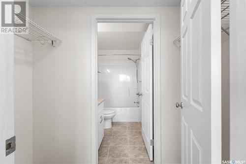 111 303 Lowe Road, Saskatoon, SK - Indoor Photo Showing Bathroom