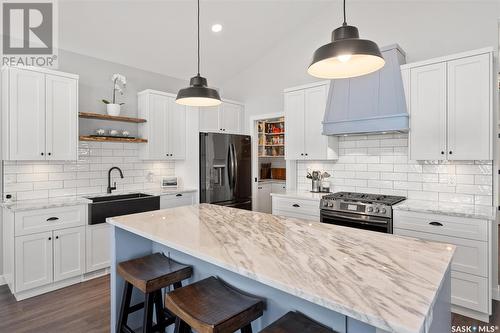 1423 Spadina Crescent E, Saskatoon, SK - Indoor Photo Showing Kitchen With Stainless Steel Kitchen With Upgraded Kitchen