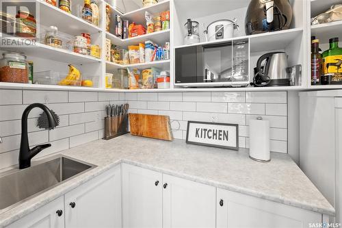 1423 Spadina Crescent E, Saskatoon, SK - Indoor Photo Showing Kitchen