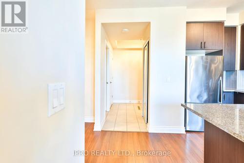 806 - 9088 Yonge Street, Richmond Hill, ON - Indoor Photo Showing Kitchen