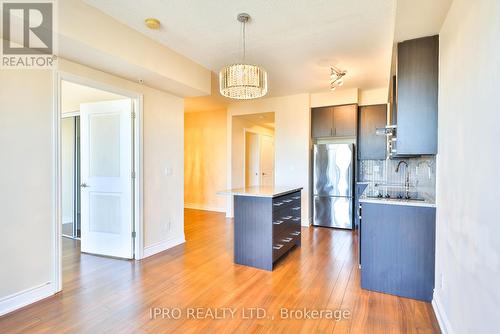 806 - 9088 Yonge Street, Richmond Hill, ON - Indoor Photo Showing Kitchen