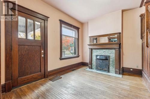 18922 Leslie Street, East Gwillimbury, ON - Indoor Photo Showing Living Room With Fireplace