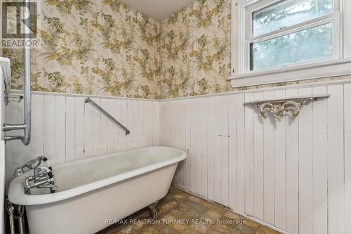 18922 Leslie Street, East Gwillimbury, ON - Indoor Photo Showing Bathroom