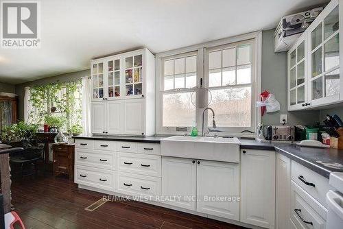 75 Old Mosley Street, Wasaga Beach, ON - Indoor Photo Showing Kitchen