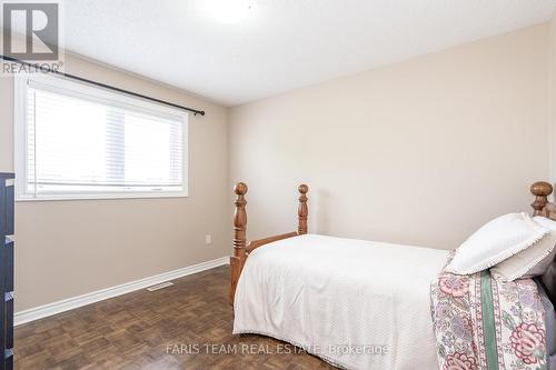 104 Madelaine Drive, Barrie, ON - Indoor Photo Showing Bedroom