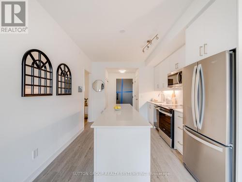 413 - 345 Wheat Boom Drive, Oakville, ON - Indoor Photo Showing Kitchen