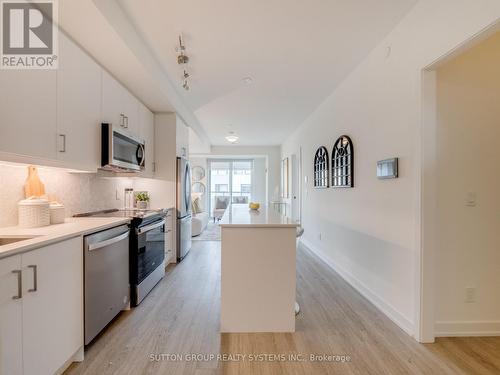 413 - 345 Wheat Boom Drive, Oakville, ON - Indoor Photo Showing Kitchen With Upgraded Kitchen