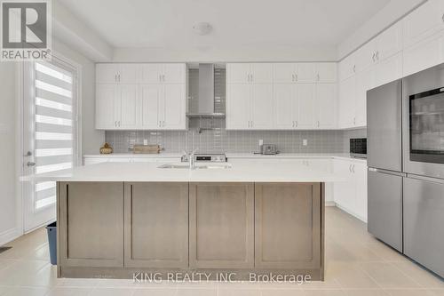 54 Boulton Trail, Oakville, ON - Indoor Photo Showing Kitchen