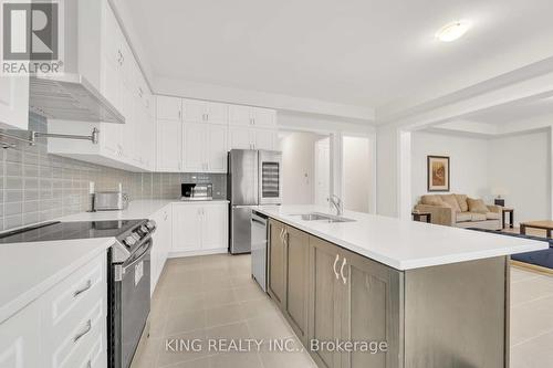 54 Boulton Trail, Oakville, ON - Indoor Photo Showing Kitchen