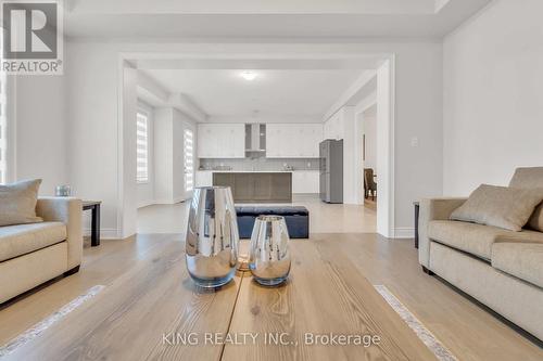 54 Boulton Trail, Oakville, ON - Indoor Photo Showing Living Room