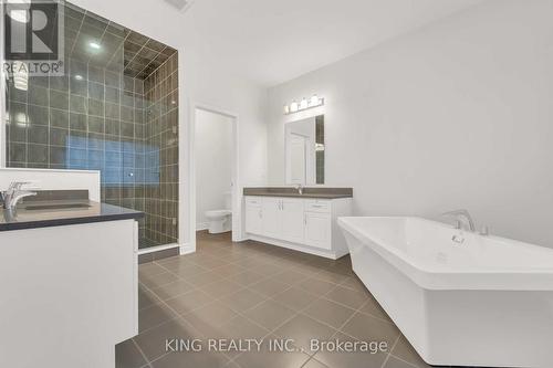 54 Boulton Trail, Oakville, ON - Indoor Photo Showing Bathroom