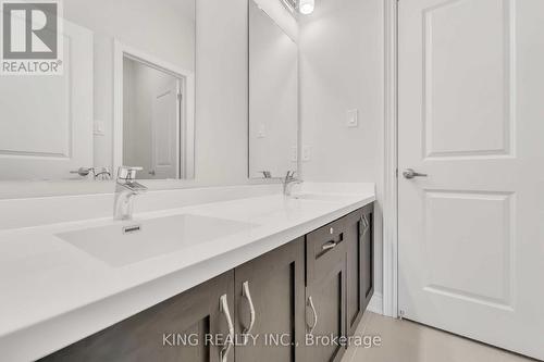 54 Boulton Trail, Oakville, ON - Indoor Photo Showing Bathroom