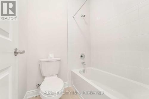 54 Boulton Trail, Oakville, ON - Indoor Photo Showing Bathroom