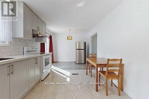 1346 Oxford Avenue, Oakville, ON - Indoor Photo Showing Kitchen